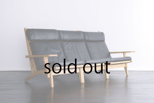 GE375 Sofa by Hans J Wegner