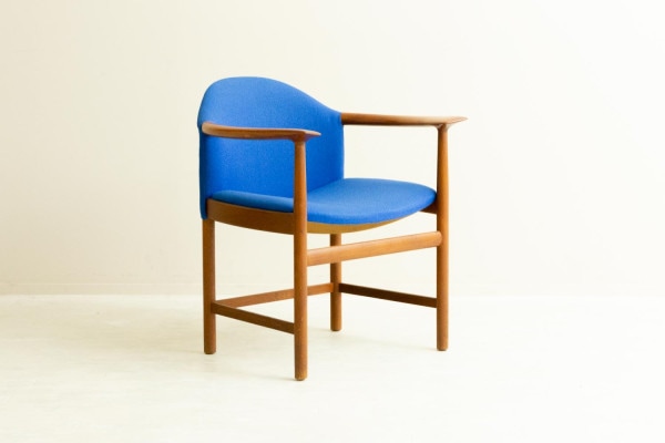 ̲ơ Arm Chair