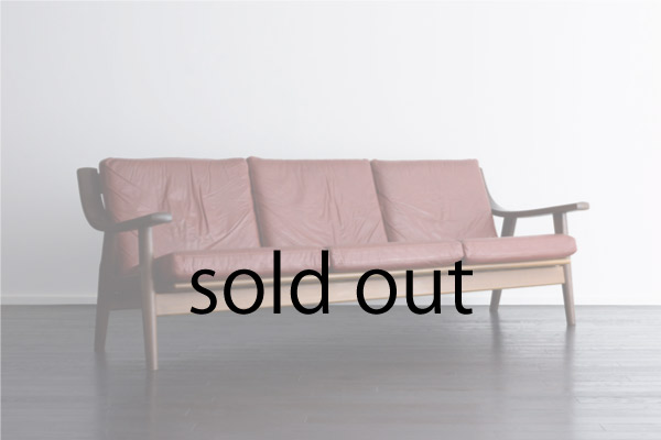 GE530 3seaters sofa by Hans J Wegner