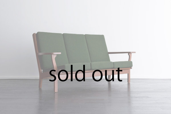 GE330 3seaters Sofa by Hans J Wegner