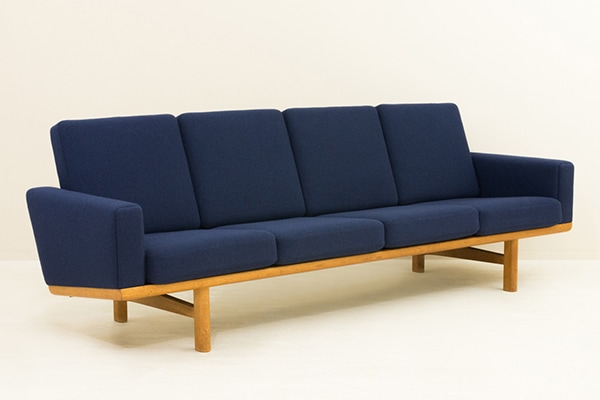 Hans J. Wegner�ʥϥ󥹡�J���������ʡ��� Oak 4 Seater GE235 Sofa �̲�������ơ������ե� | 1960ǯ�塦�������ࡦ���ͳݤ����ե�