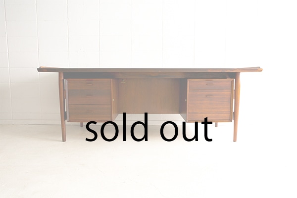 Model207 Desk by Arne Vodder