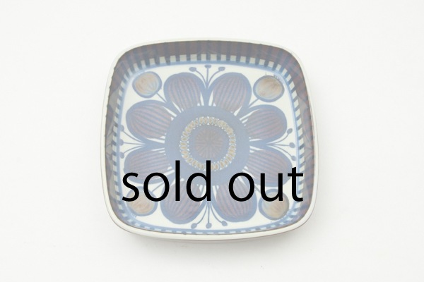 Tenera Square Dish by Beth Breyen