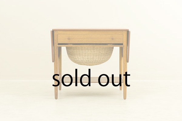 AT33 Sewing Table by Hans.J.Wegner (Teak Oak)