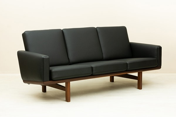 Hans J. Wegner�ʥϥ󥹡�J���������ʡ��� GE235 Teak 3 Seater Sofa �̲�������ơ������ե� | 1950ǯ�塦�������ࡦ�����ޡ����ͳݤ�