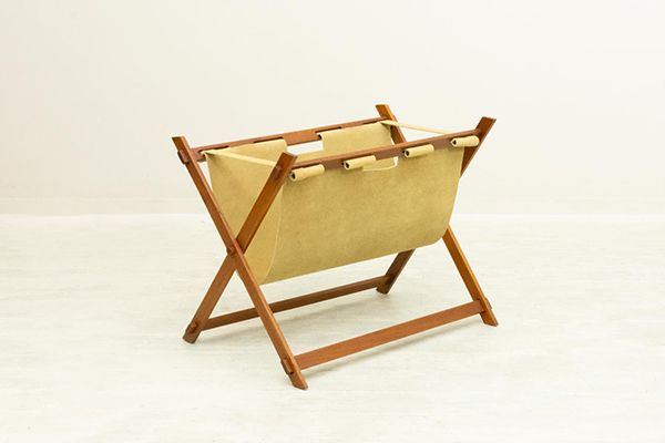 ߥ ޤꤿ߼ޥåFoldable Teak Magazine Rack with Suede from Denmark̲ơž夲ĥؤѤߡ