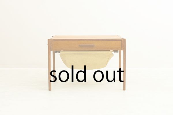 �ǥ�ޡ��� �������� ���⡼��������ȡ�Small Teak Chest with 2 Drawers from Denmark���̲�������ơ��������ե����������ɥơ��֥�ˤ��Ŭ��