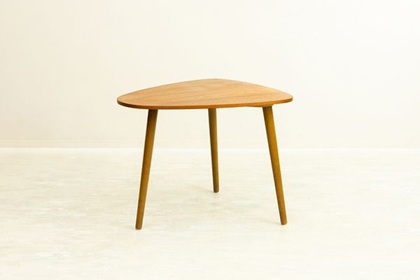 ǥޡ  ȥ饤󥰥륹⡼ơ֥Small Teak Table with Soft Triangle Top from Denmark̲ơ餫ʥե