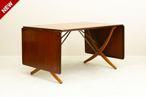 AT304 Extension Dining Table by Hans J. Wegner