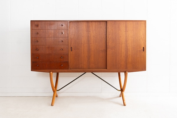 CH304 Sideboard by Hans J. Wegner�ʥϥ󥹡�J���������ʡ��ˡå����ɥܡ��� �������� �̲�������ơ��� �ǥ�ޡ����� ��Ǽ�ȶ�