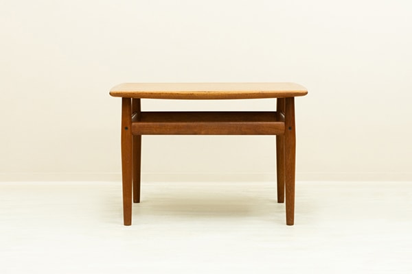 Small Table by Grete Jalk�ʥ��졼�ơ���륯�� ����������̲�������ơ����ȶ� �����ɥơ��֥�