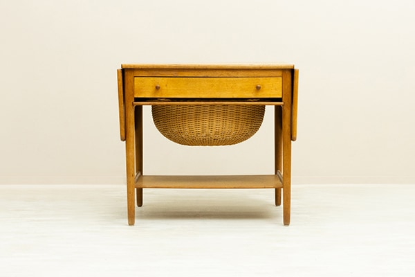 AT33 Sewing Table by Hans J. Wegner�ʥϥ󥹡�J���������ʡ��� ��������å������󥰥ơ��֥� �̲�������ơ��� �ǥ�ޡ����� ��Ǽ�ȶ�
