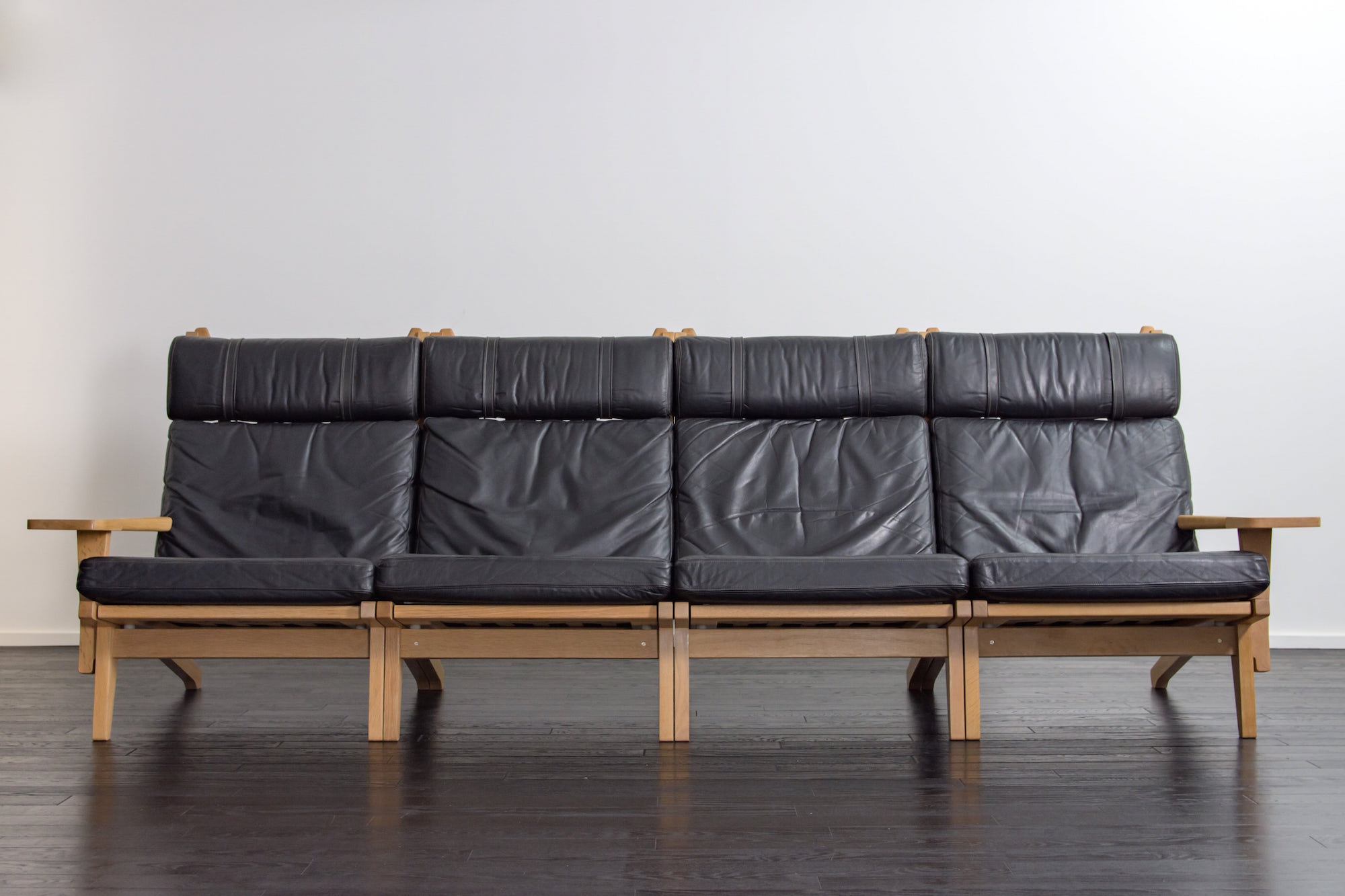 GE375 Sofa set by Hans J Wegner