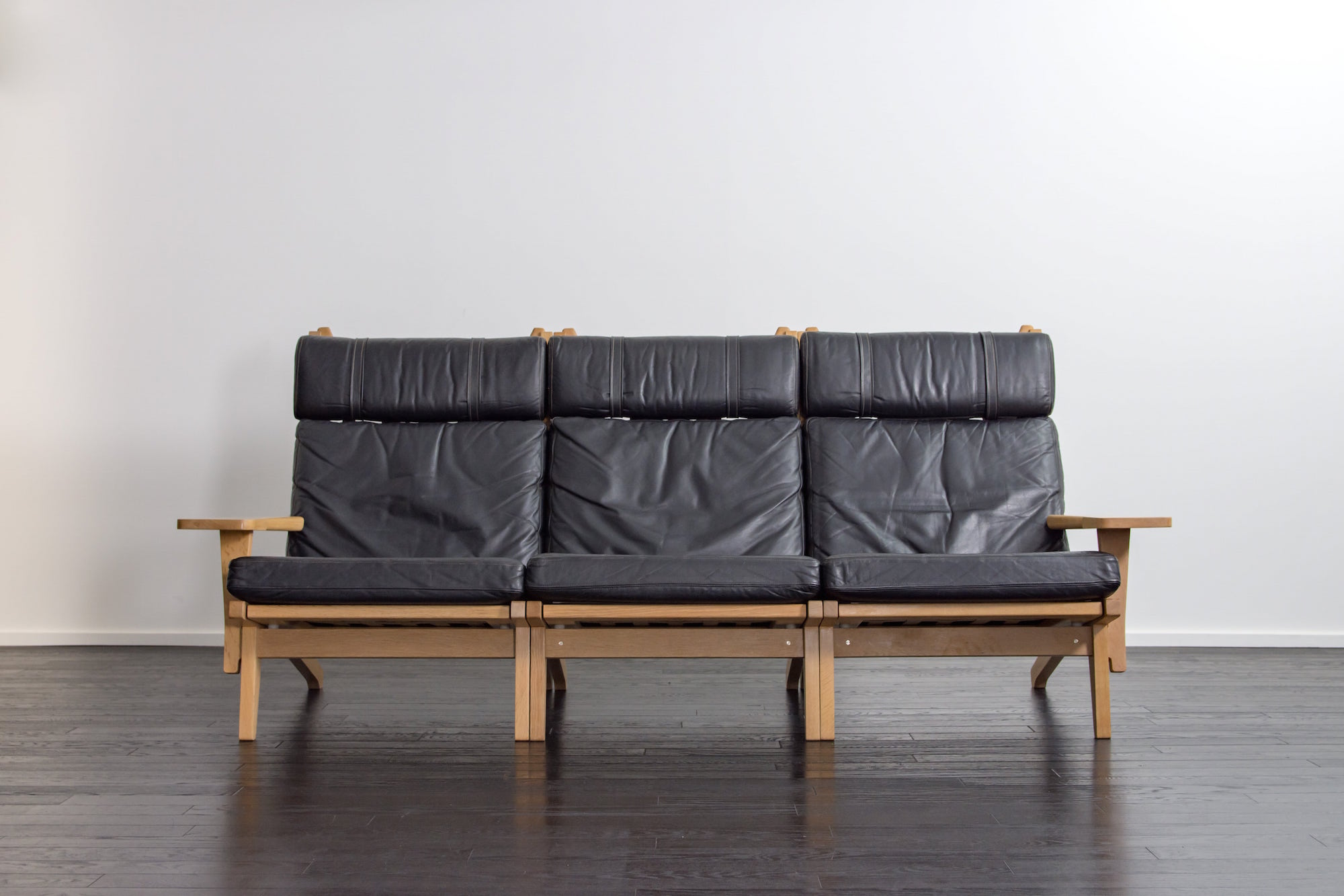 GE375 Sofa set by Hans J Wegner