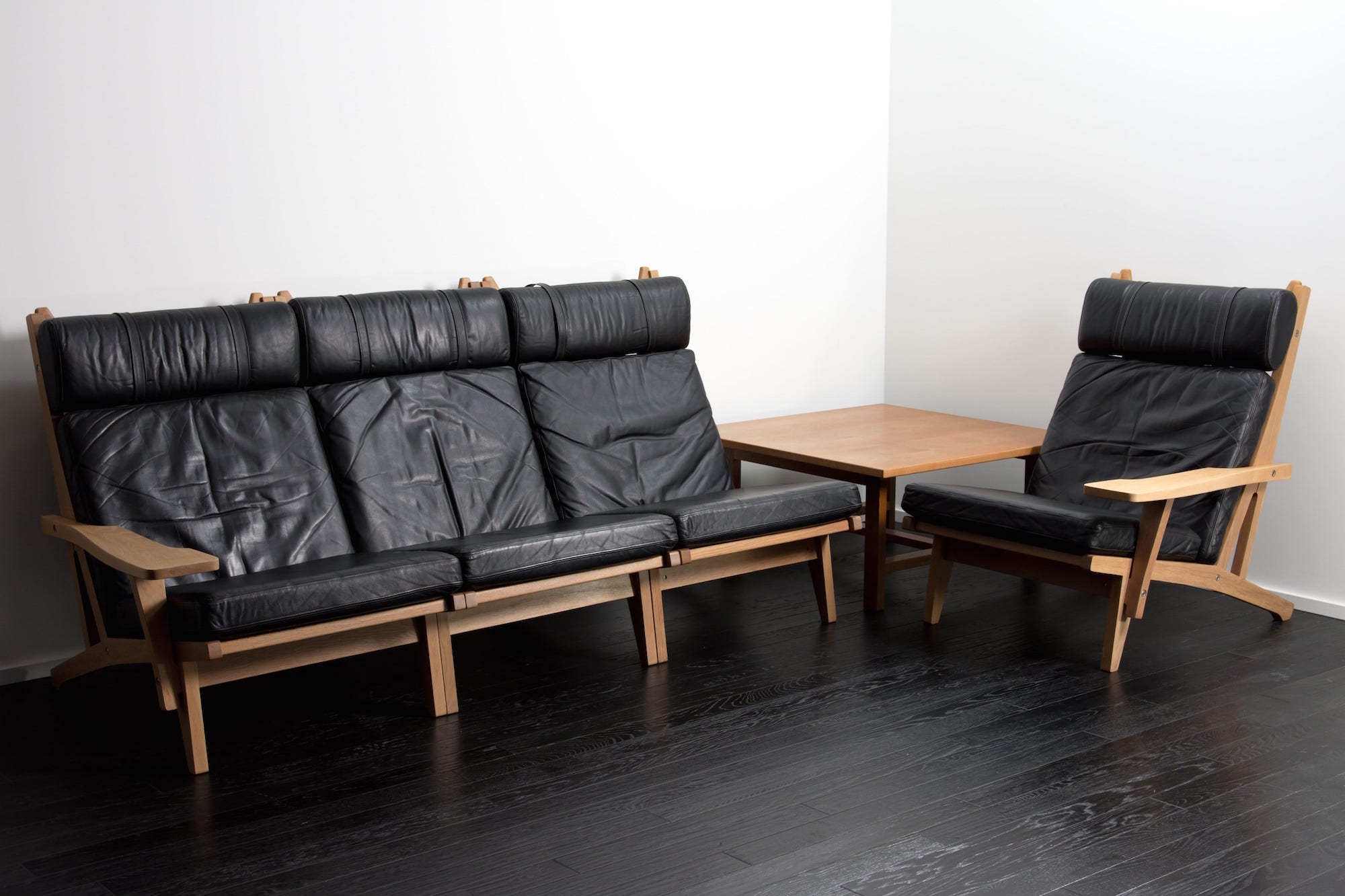 GE375 Sofa set by Hans J Wegner