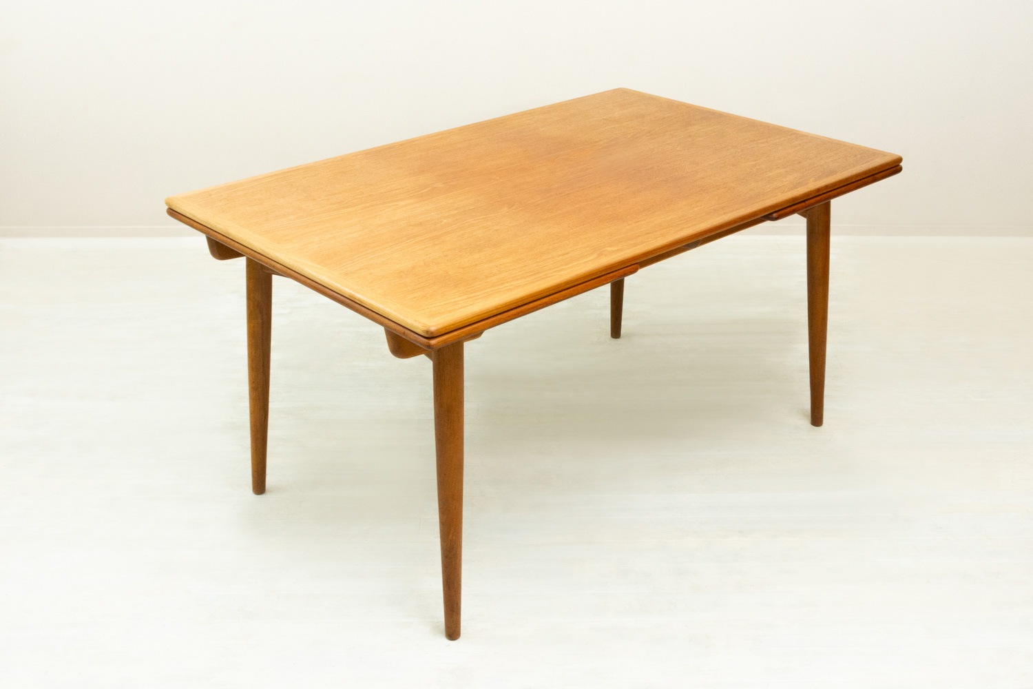 AT312 Dinning Table by Hans J. Wegner�å����˥󥰥ơ��֥� �������ࡦ�������� �̲�������ơ��� �������ƥ󥷥��