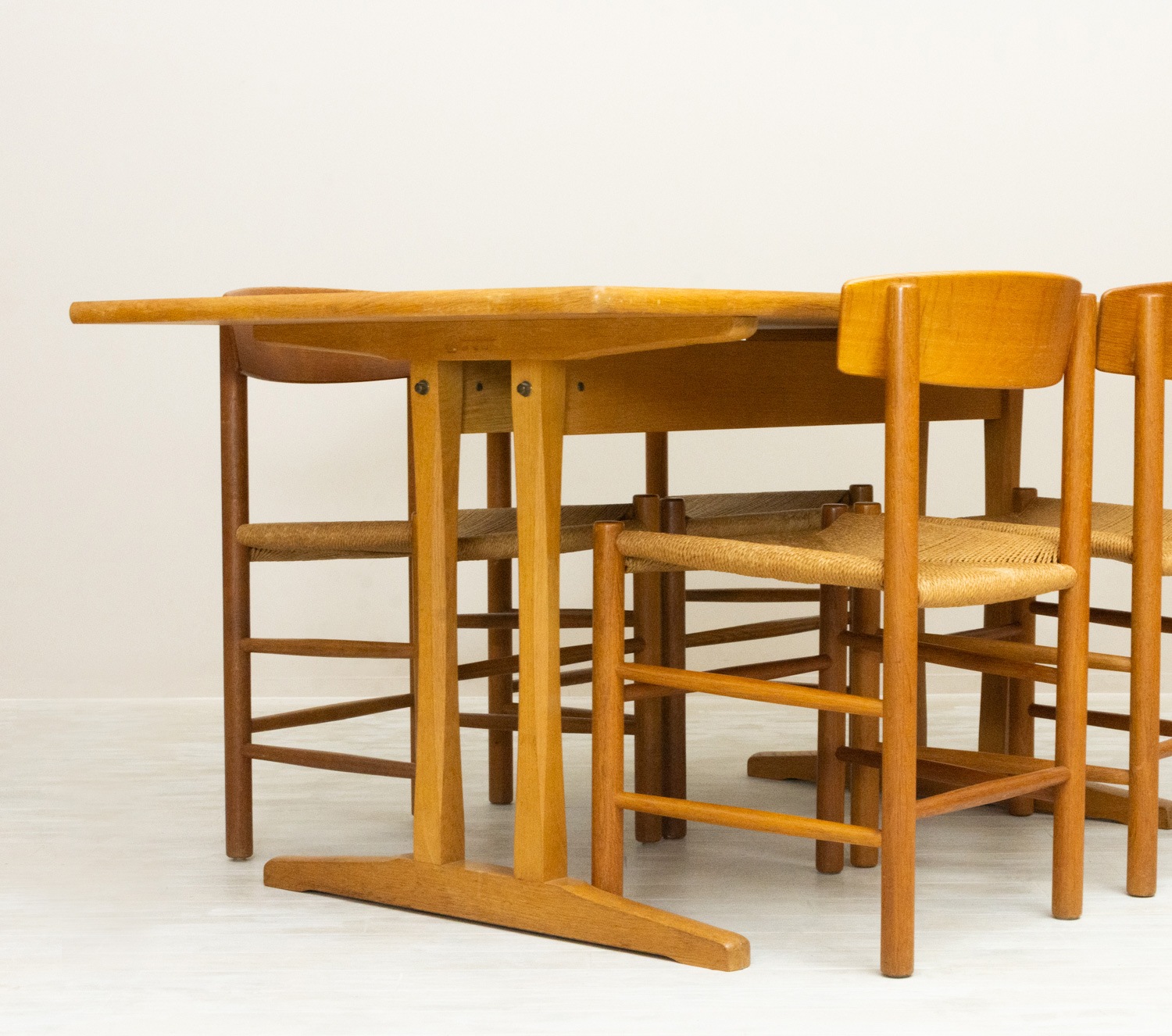 C18 Shaker Table by Borge Mogensen(�ܡ������⡼���󥻥�)