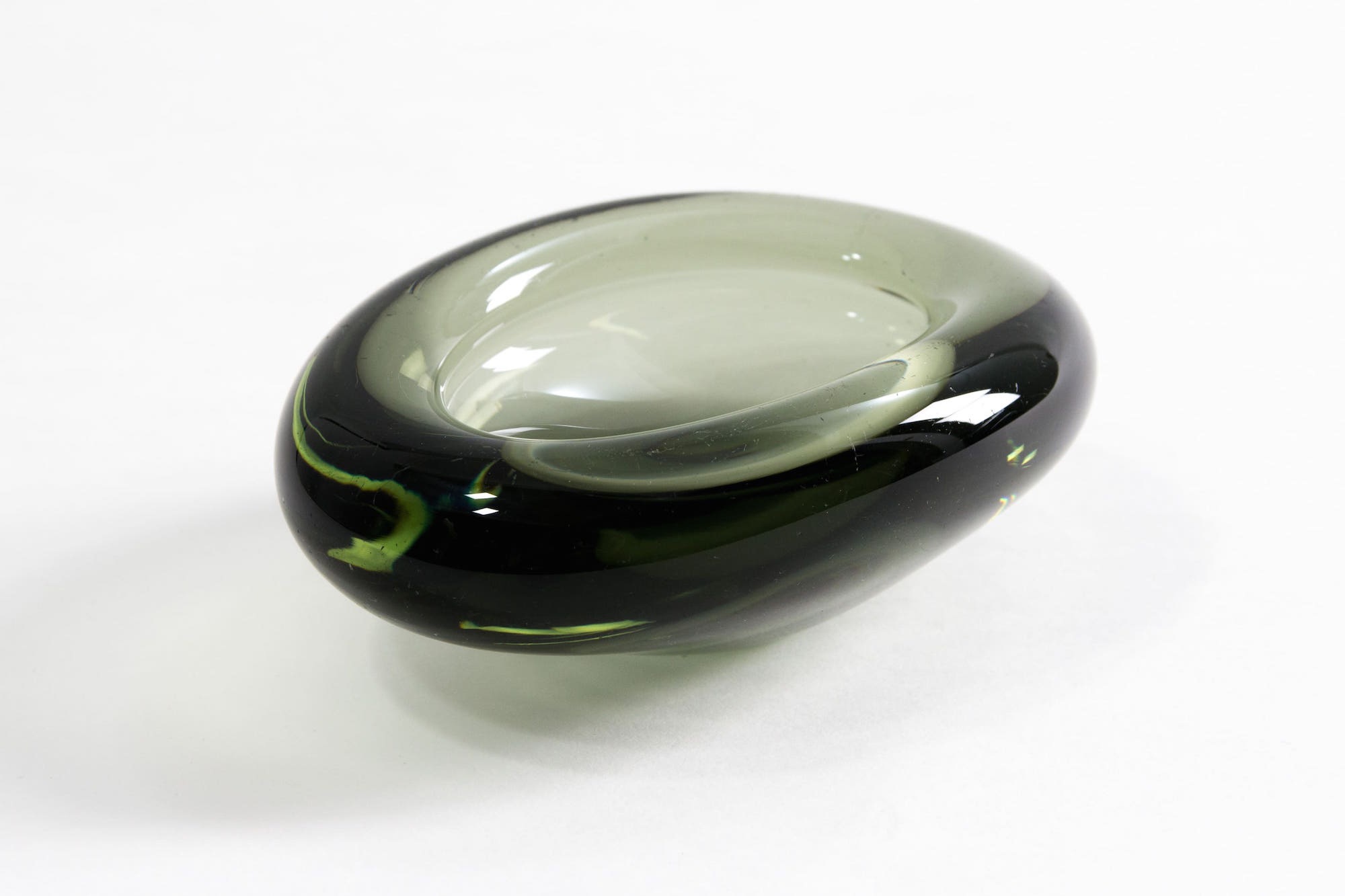 ⬇️ヴィンテージ ドーム パテ ド ヴェール クリスタル イチジクの葉の皿 Holmegaard Smoke Art Glass Ashtray
