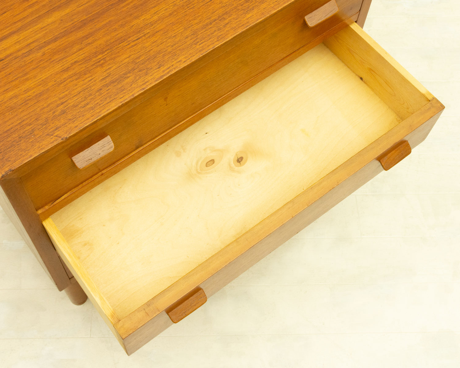 1960ǯ�� �ǥ�ޡ����� �������� 3�ʥ������ȡ�3-Drawer Teak Chest with Divider from Denmark���̲�������ơ��������ڤ��դ������Ф�������ѥ��ȥ�������