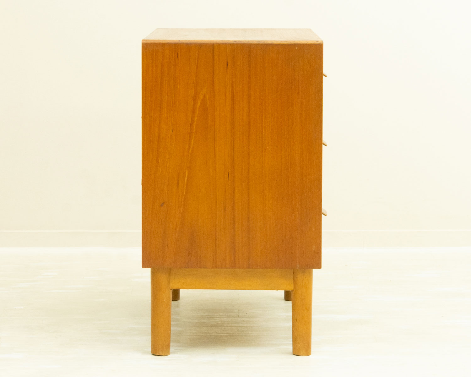 1960ǯ�� �ǥ�ޡ����� �������� 3�ʥ������ȡ�3-Drawer Teak Chest with Divider from Denmark���̲�������ơ��������ڤ��դ������Ф�������ѥ��ȥ�������