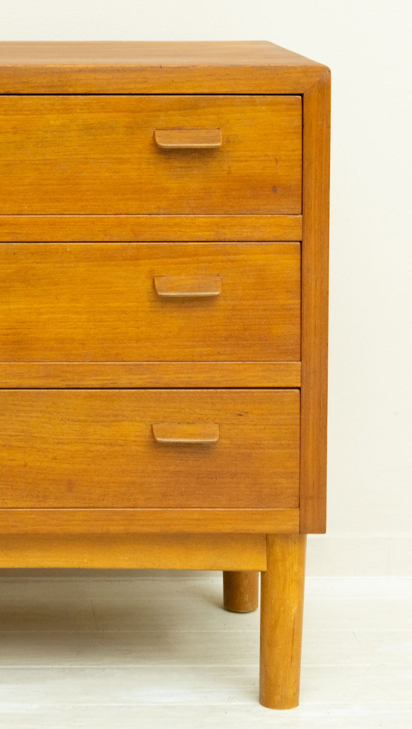 1960ǯ�� �ǥ�ޡ����� �������� 3�ʥ������ȡ�3-Drawer Teak Chest with Divider from Denmark���̲�������ơ��������ڤ��դ������Ф�������ѥ��ȥ�������