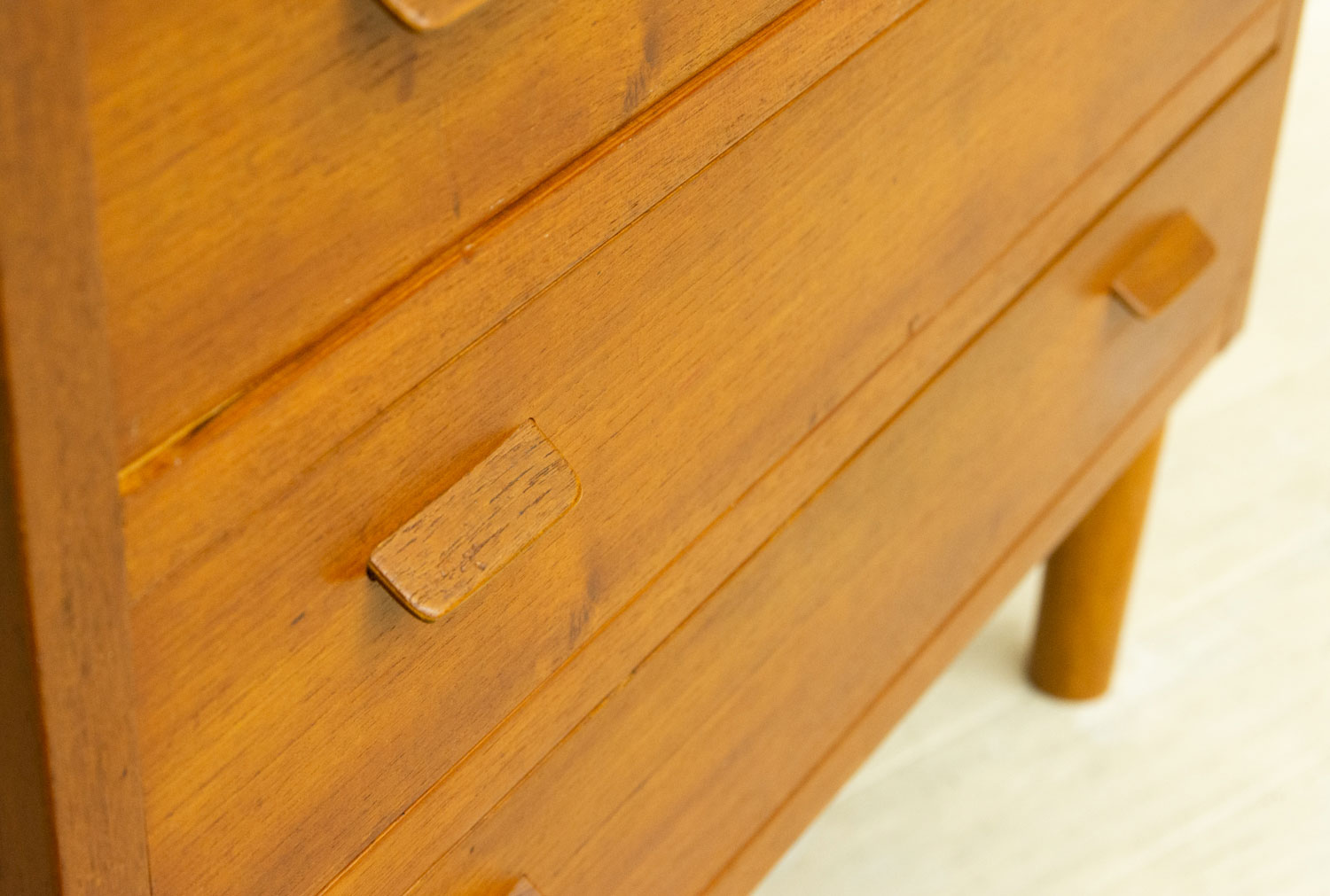 1960ǯ�� �ǥ�ޡ����� �������� 3�ʥ������ȡ�3-Drawer Teak Chest with Divider from Denmark���̲�������ơ��������ڤ��դ������Ф�������ѥ��ȥ�������
