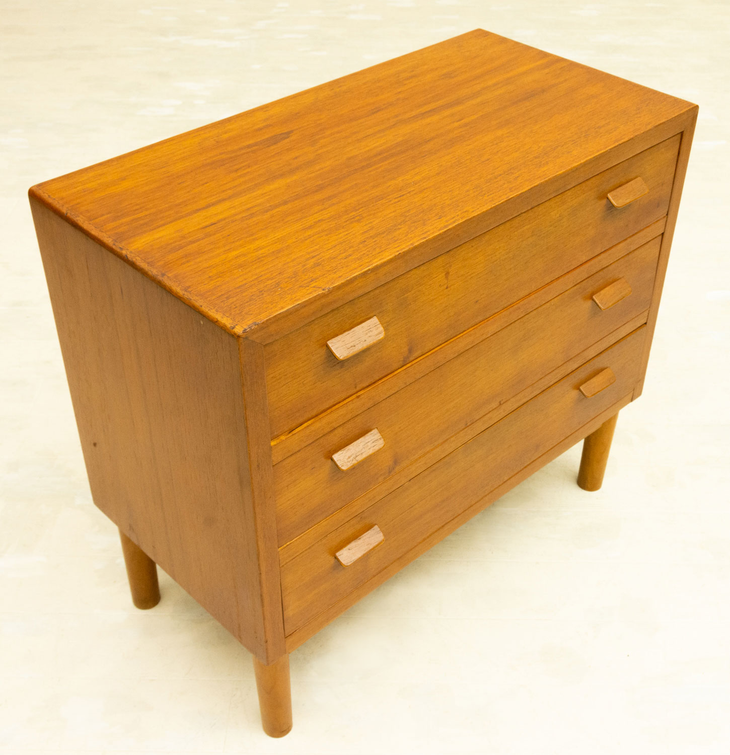 1960ǯ�� �ǥ�ޡ����� �������� 3�ʥ������ȡ�3-Drawer Teak Chest with Divider from Denmark���̲�������ơ��������ڤ��դ������Ф�������ѥ��ȥ�������