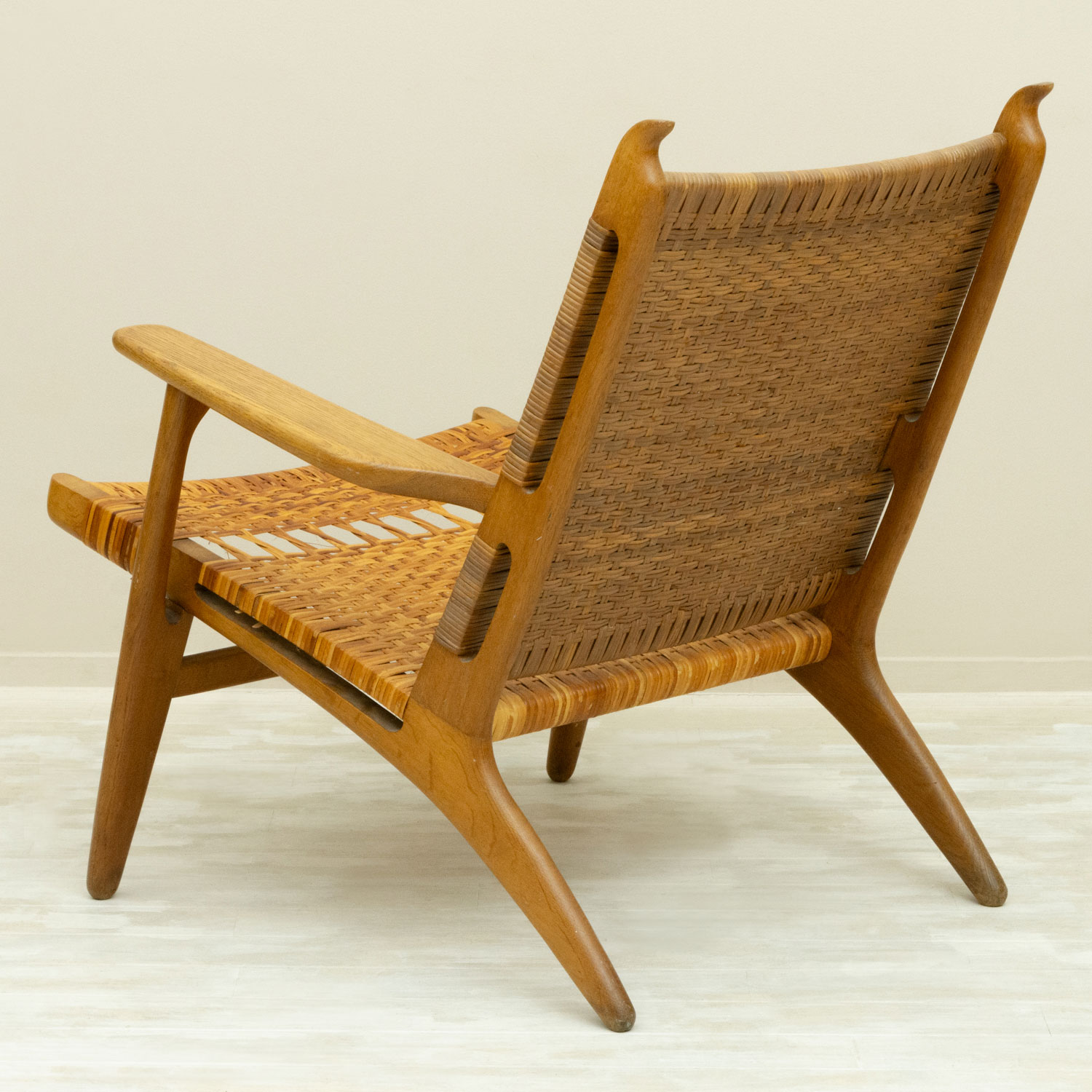 CH27 Easy Chair by Hans J. Wegner
