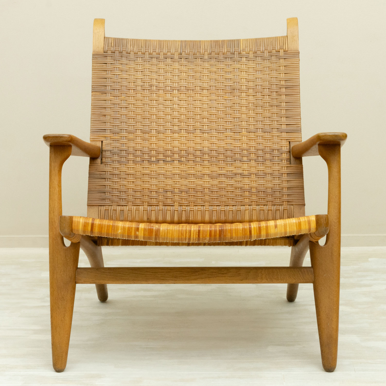 CH27 Easy Chair by Hans J. Wegner