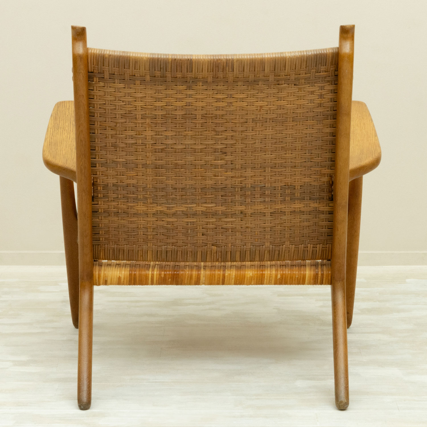 CH27 Easy Chair by Hans J. Wegner
