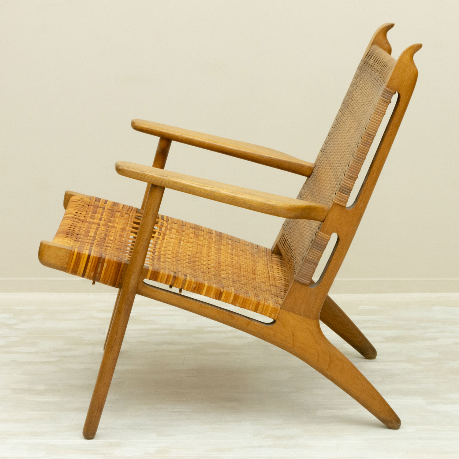 CH27 Easy Chair by Hans J. Wegner