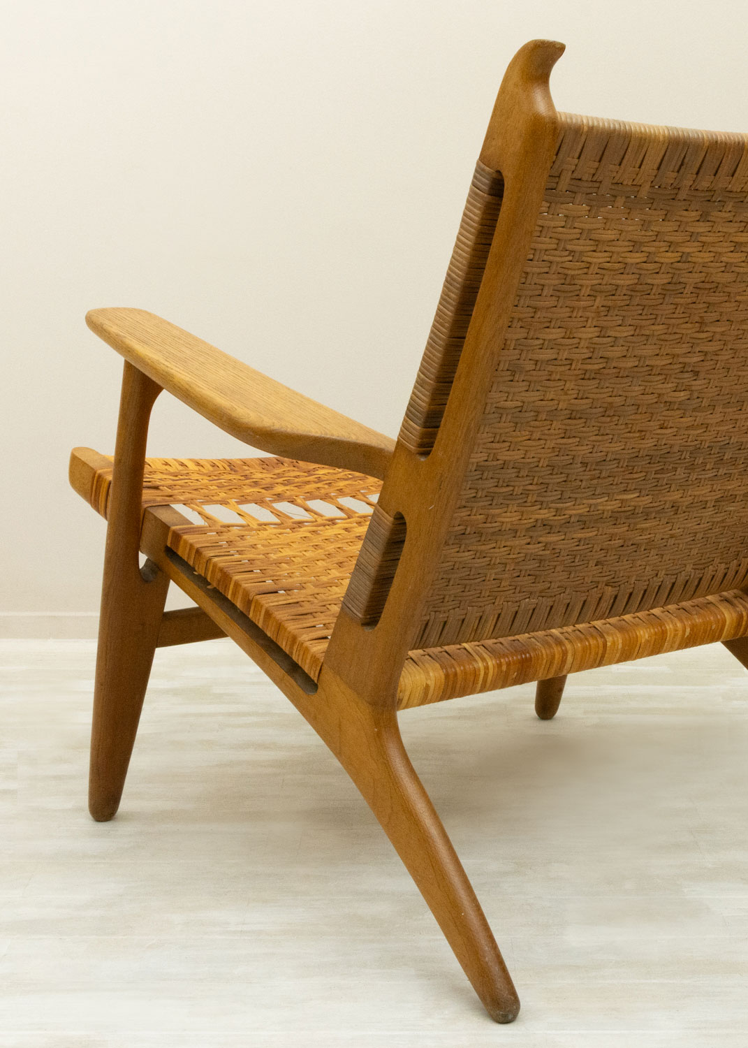 CH27 Easy Chair by Hans J. Wegner