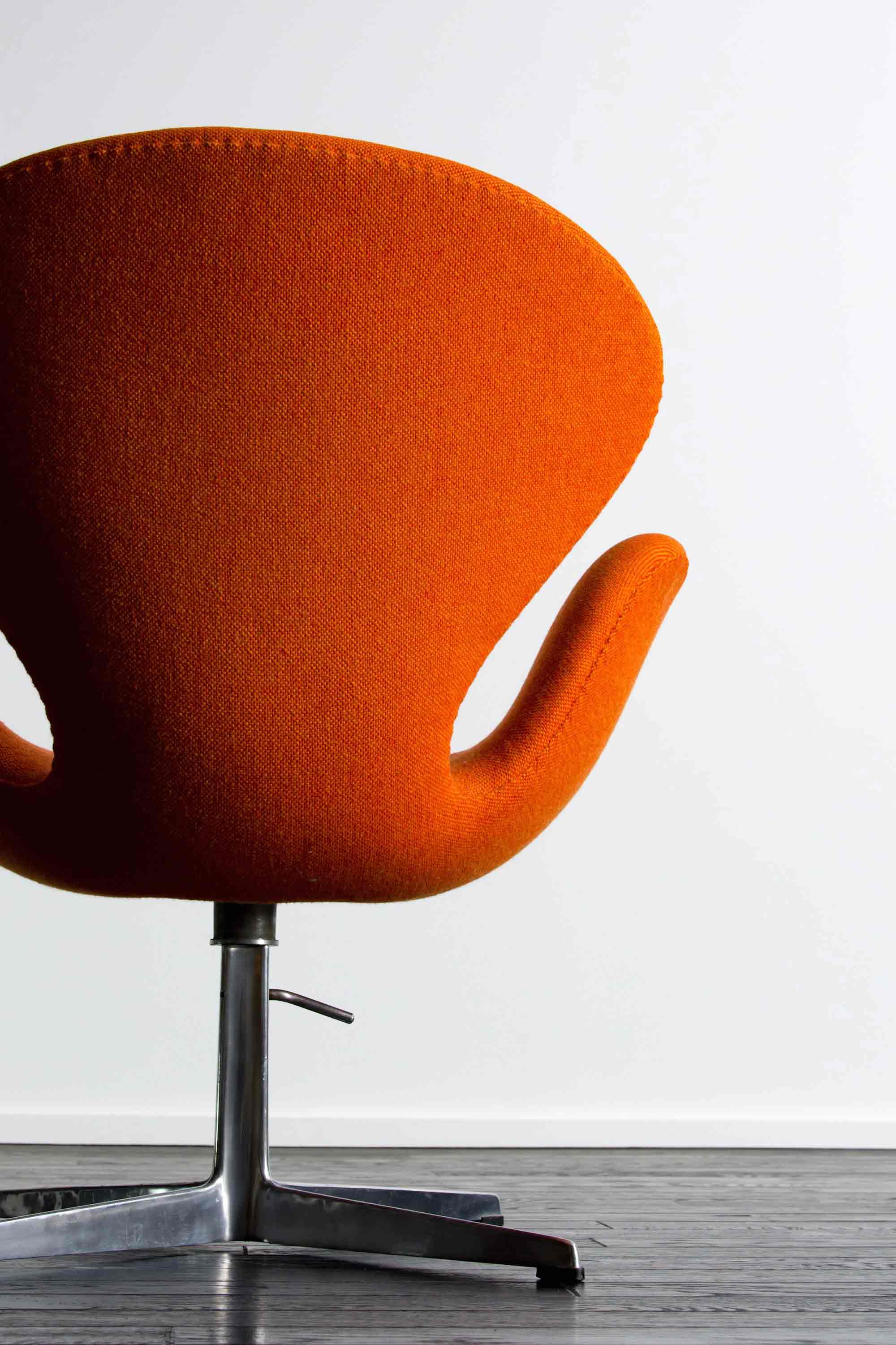 Swan Chair by Arne Jacobsen