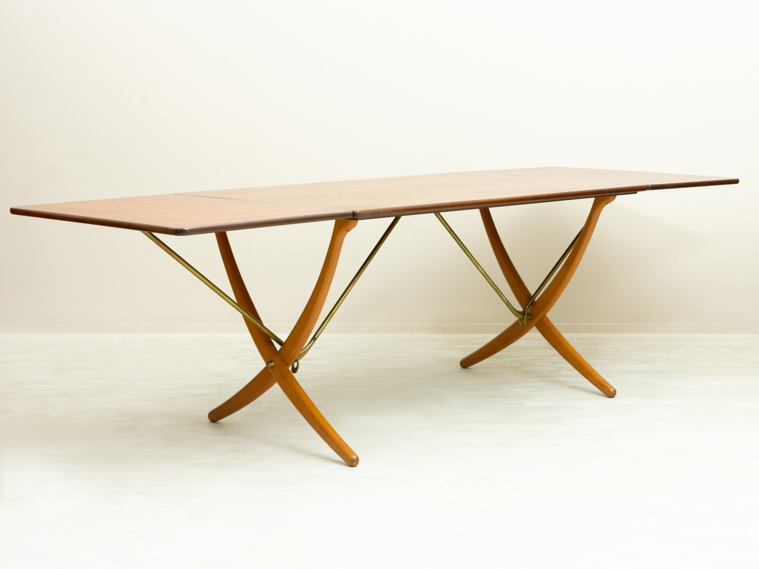 AT304 Extension Dining Table by Hans J. Wegner(�ϥ󥹡�J���������ʡ�)