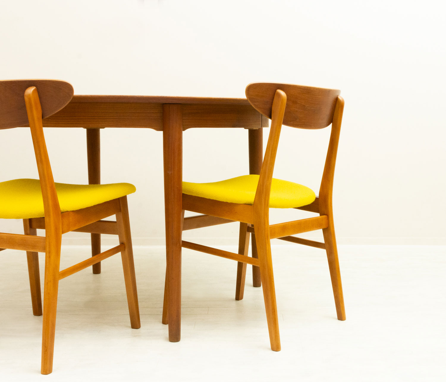 ��4�ӥ��åȡۥ����˥󥰥����� �̲�������ơ��� �������� �ʥǥ�ޡ������ˡ�Scandinavian Vintage Teak Dining Chairs – Set of 4, Denmark