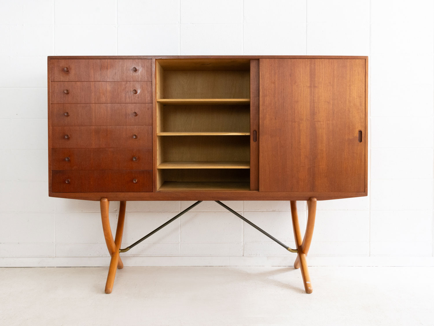 CH304 Sideboard by Hans J. Wegner