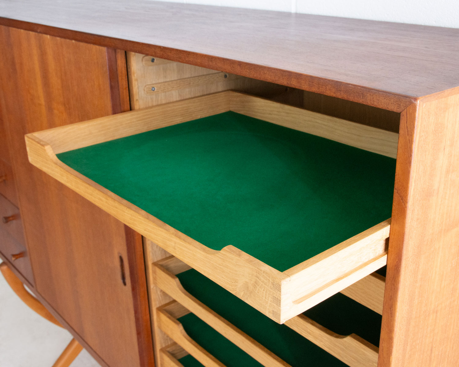 CH304 Sideboard by Hans J. Wegner