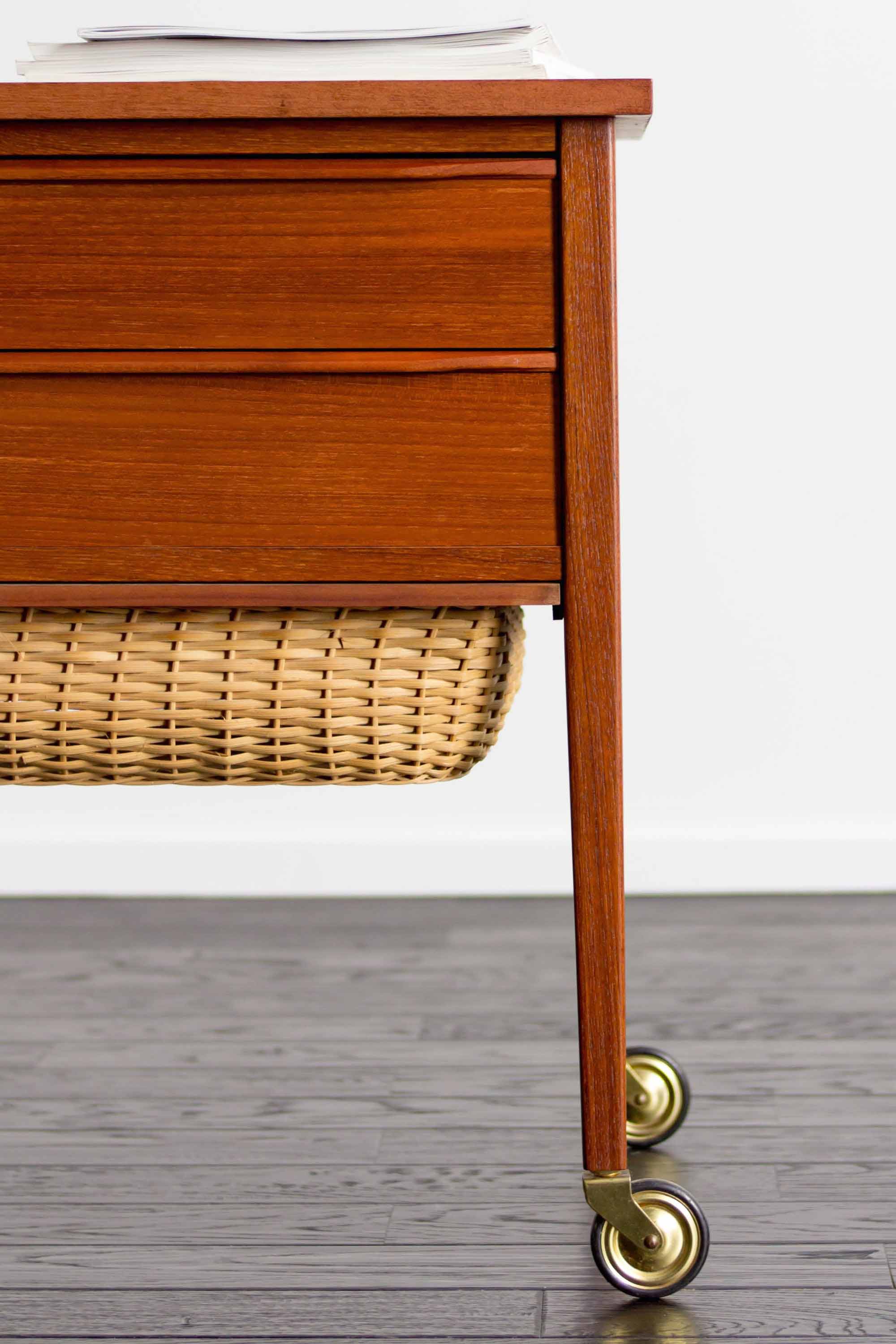 ヴィンテージ ソーイングテーブル Bleie Møbelfabrikk ソーイングテーブル ビンテージ北欧家具 Sewing table « 過去