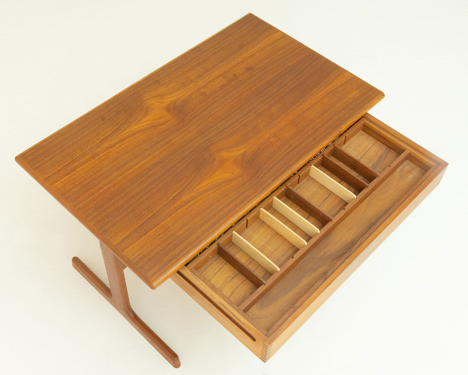 北欧ヴィンテージ　コーヒーテーブル　チーク　ラタン Kai Kristiansen ソーイングテーブル チーク ラタン 北欧家具 通販