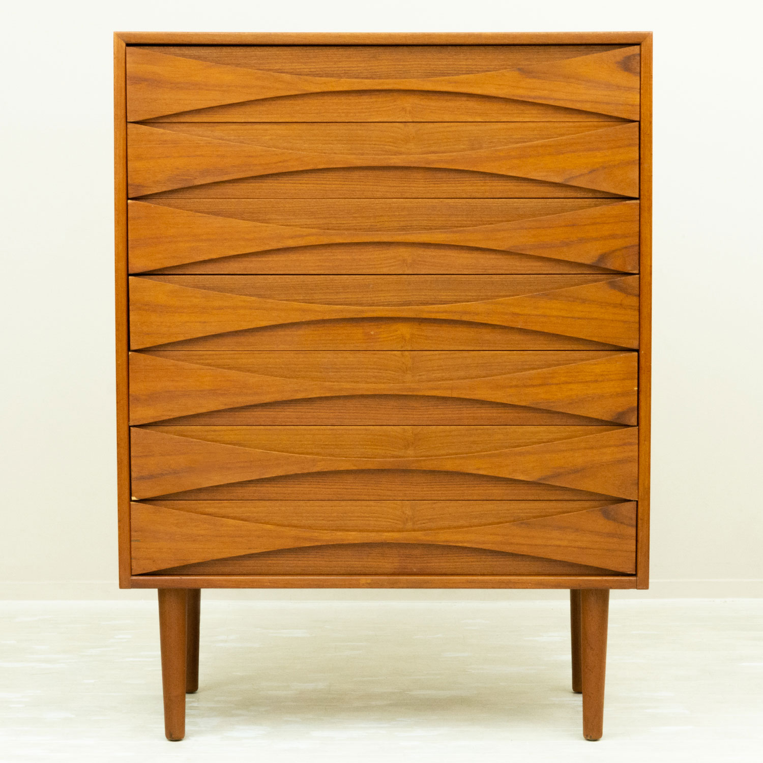 Chest by Arne Vodder