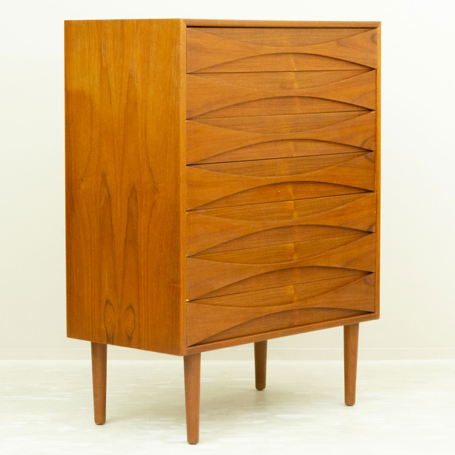 Chest by Arne Vodder