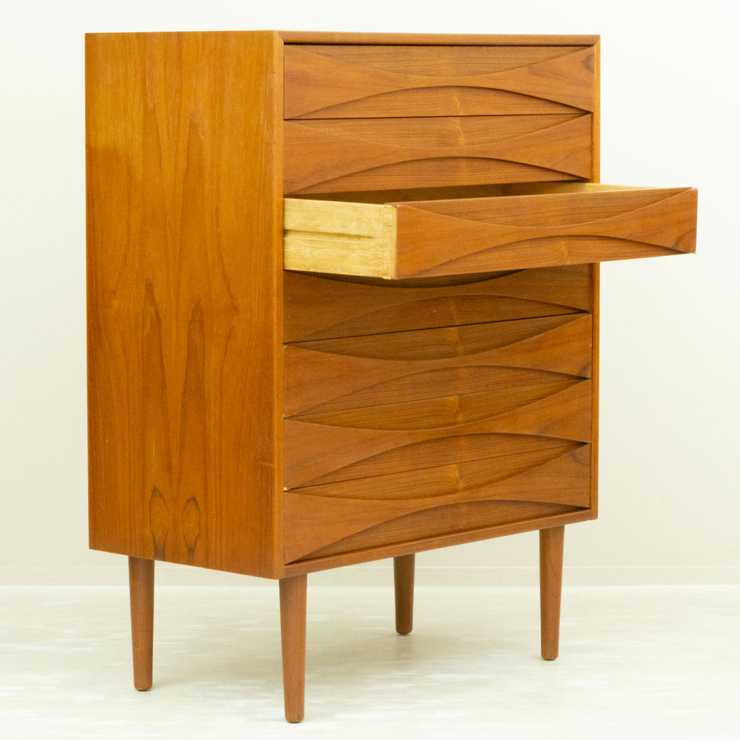 Chest by Arne Vodder