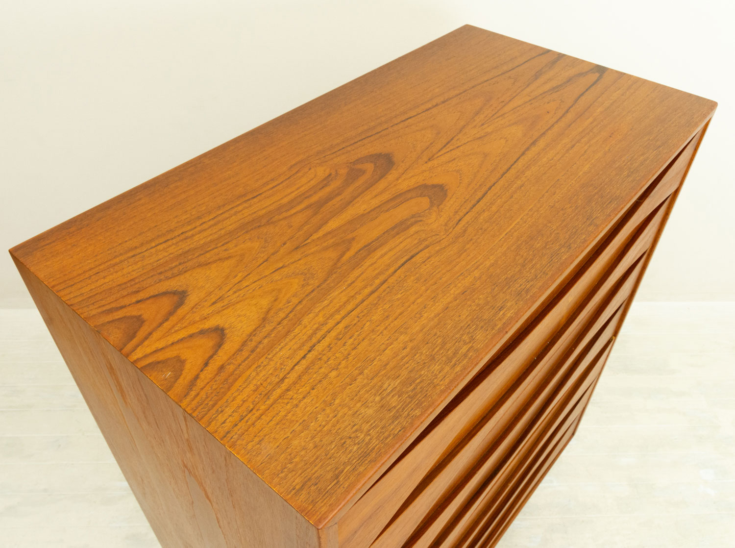 Chest by Arne Vodder