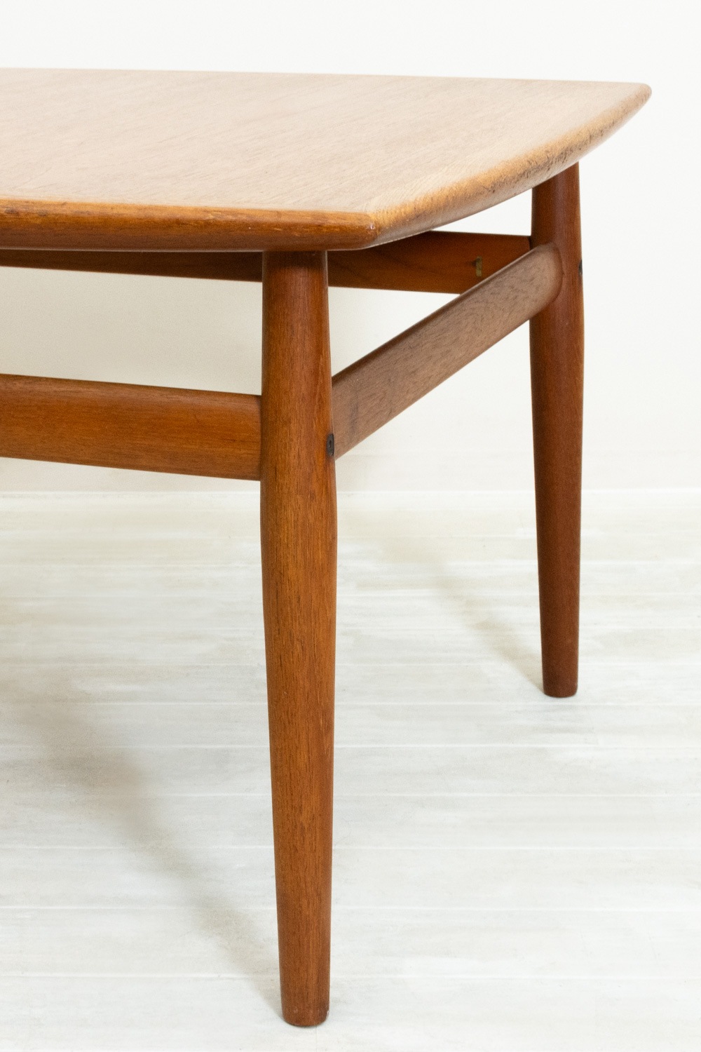 Small Table by Grete Jalk�ʥ��졼�ơ���륯��