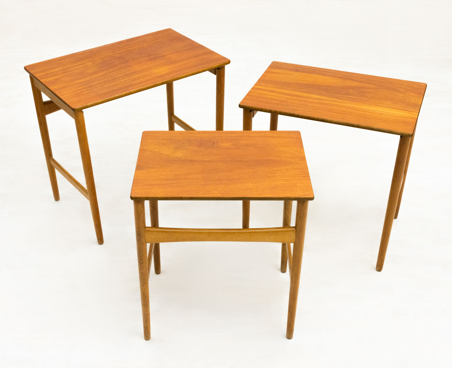AT40 Nest Table by Hans J. Wegner�ʥϥ󥹡�J���������ʡ��ˡåͥ��ȥơ��֥� �������� �̲�������ơ��� �����ɥơ��֥� �ǥ�ޡ�����