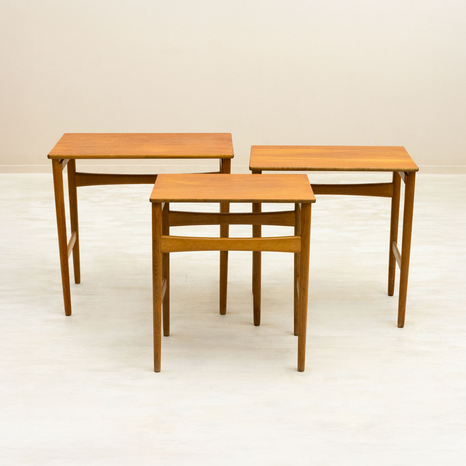 AT40 Nest Table by Hans J Wegner(�ϥ󥹡�J���������ʡ�)
