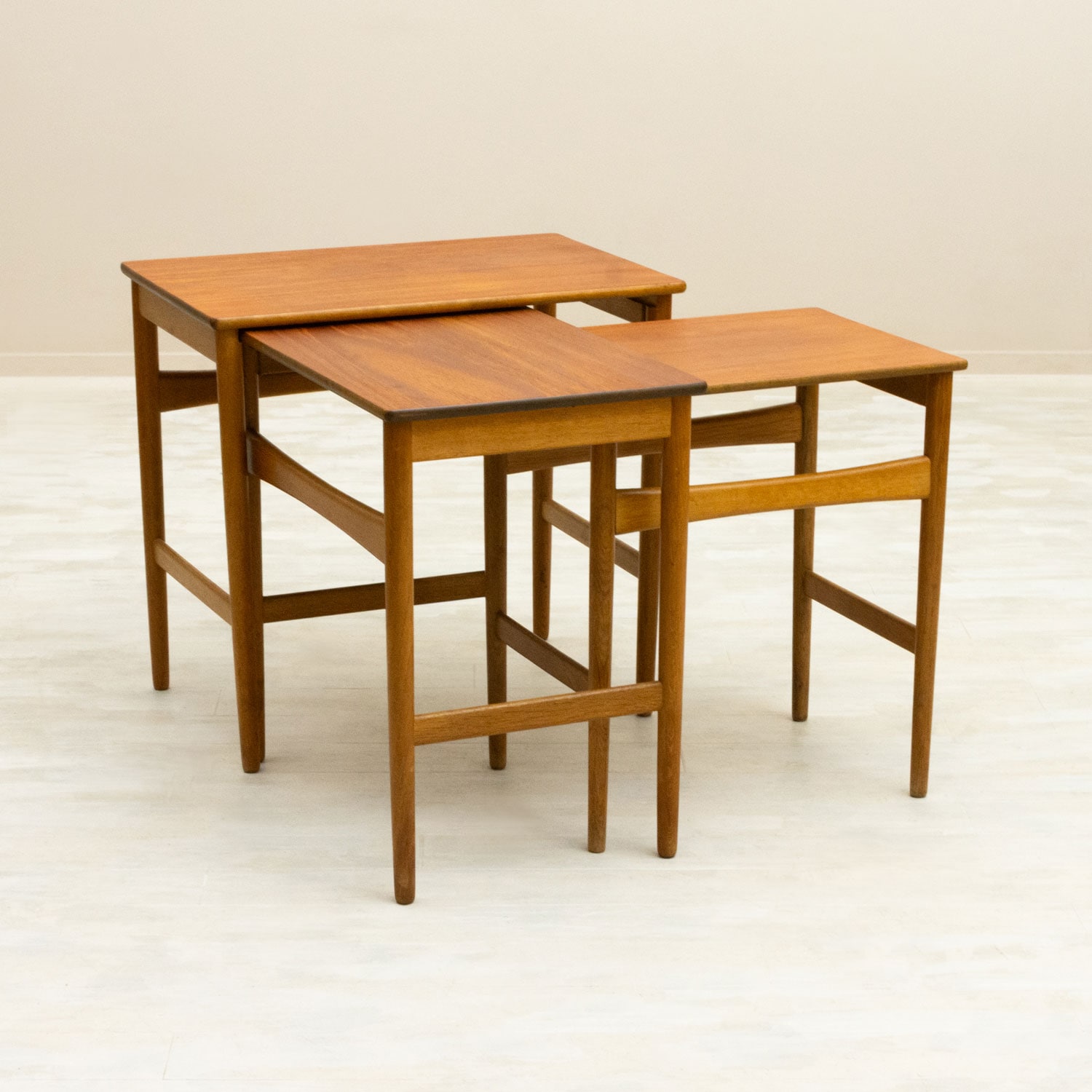AT40 Nest Table by Hans J Wegner(�ϥ󥹡�J���������ʡ�)