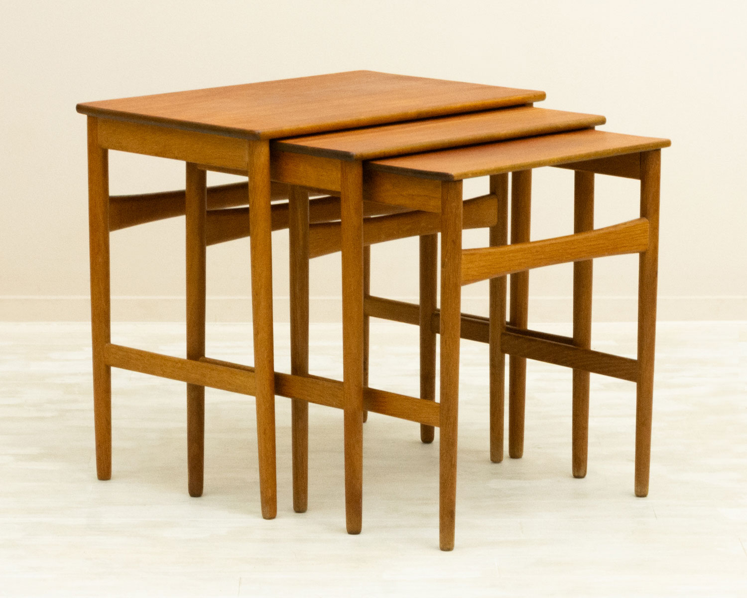 AT40 Nest Table by Hans J Wegner(�ϥ󥹡�J���������ʡ�)