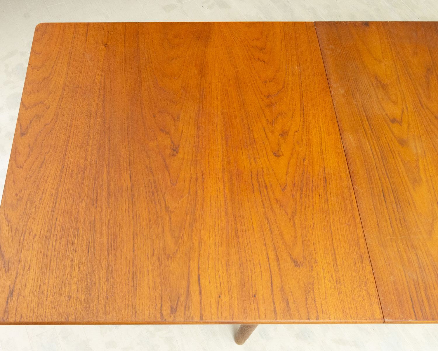 Hans J. Wegner�ʥϥ󥹡�J���������ʡ��� AT310 Dining Table �̲�������ơ����ơ��֥� | �������ƥ󥷥������˥󥰥ơ��֥롦�������ࡦ��������