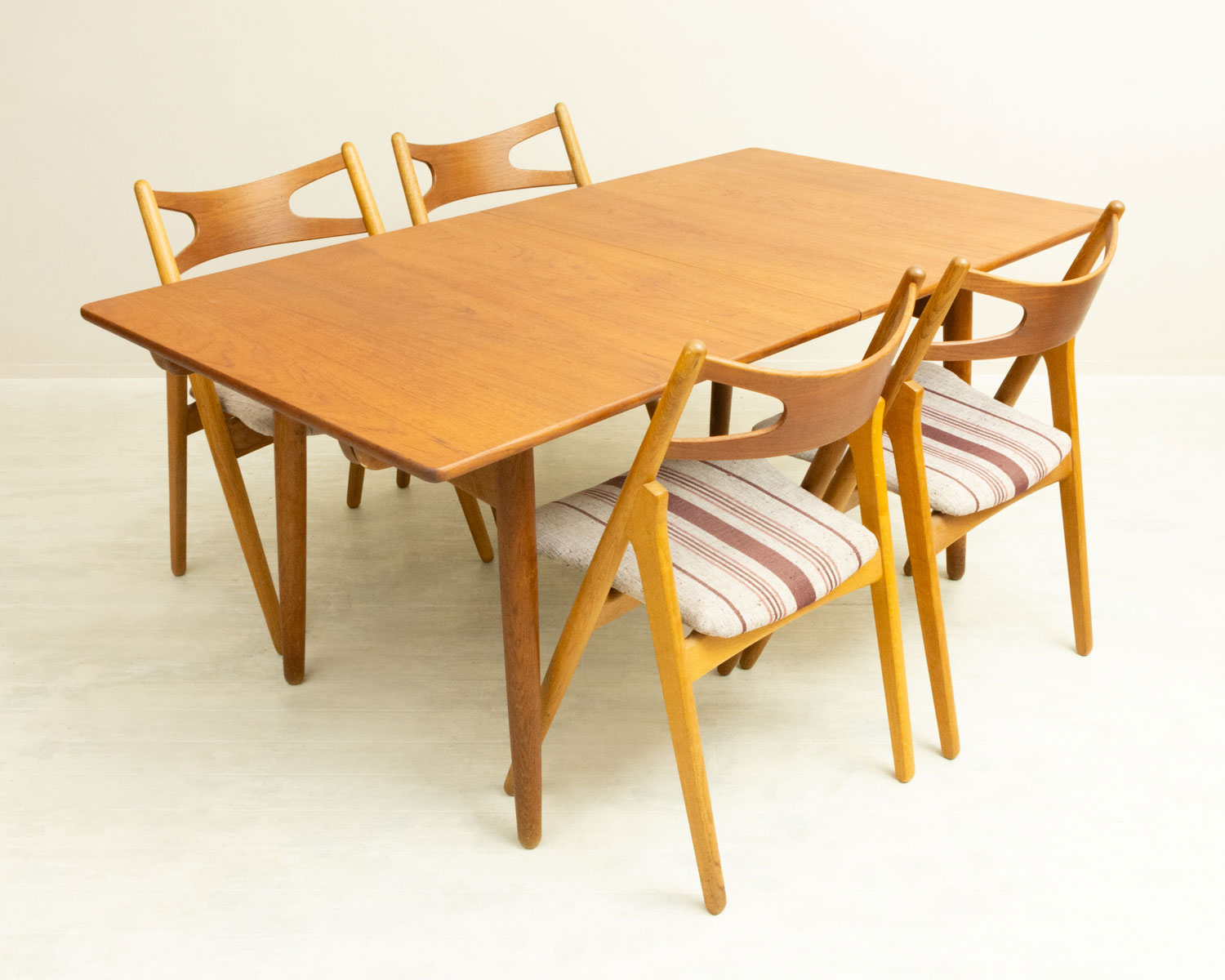 Hans J. Wegner�ʥϥ󥹡�J���������ʡ��� AT310 Dining Table �̲�������ơ����ơ��֥� | �������ƥ󥷥������˥󥰥ơ��֥롦�������ࡦ��������
